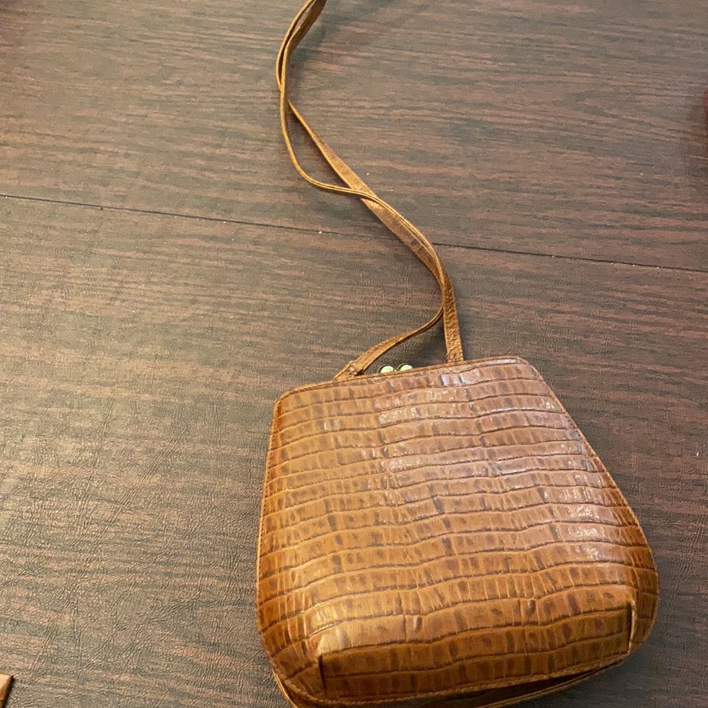 Inge Christopher clamshell shoulder bag✨
